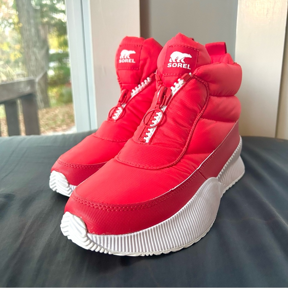 LAST 1 ‼️ NWT SOREL puffer zip boots! Hit the slopes in style